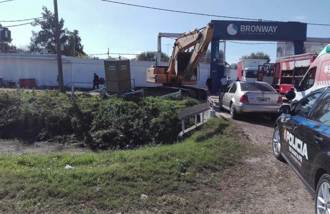 Un obrero quedó sepultado al derrumbarse un pozo donde trabajaba en una obra
