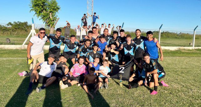 Ciclón Racing sumó el tercer triunfo y manda en el torneo Apertura.