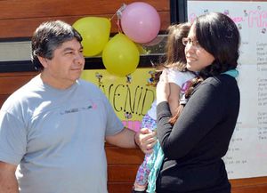 Le dieron el alta a la beba que fue hallada en una alcantarilla junto a su madre muerta
