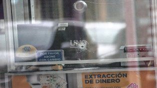 Los delincuentes robaron el Pago Fácil con un arma en cada mano: Pensé que el tercer balazo ya me mataba