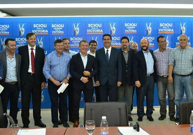 Alineados. Los mandatarios del Litoral exhibieron unidad en un cónclave realizado en Resistencia.