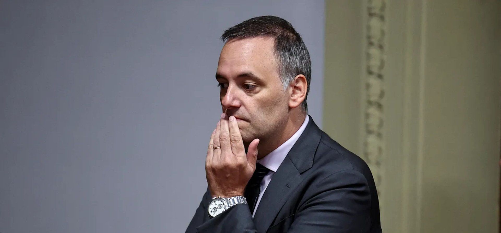 El costo político del silencio de Manuel Adorni