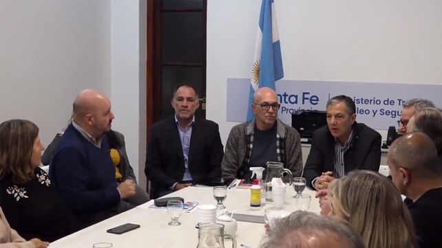 La reunión paritaria se llevó a cabo en la capital provincial.