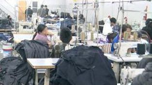 Trabajo esclavo: rescatan a 76 bolivianos de talleres clandestinos