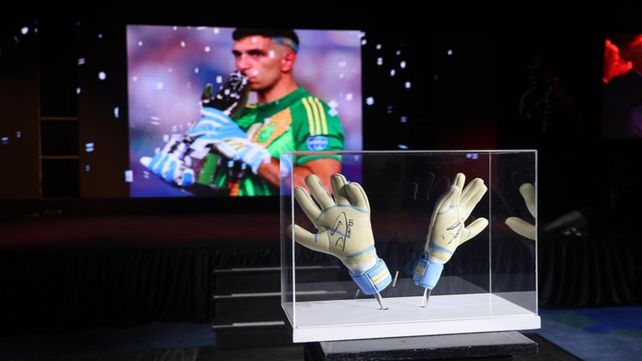 Los guantes que consagraron al Dibu Martinez campeon de la Copa América 2025