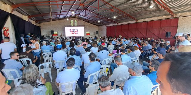 El encuentro Nacional sobre Producción con Biológicos y Estrategias Sustentables arrancó con recorridas a campo y charlas en el auditorio.