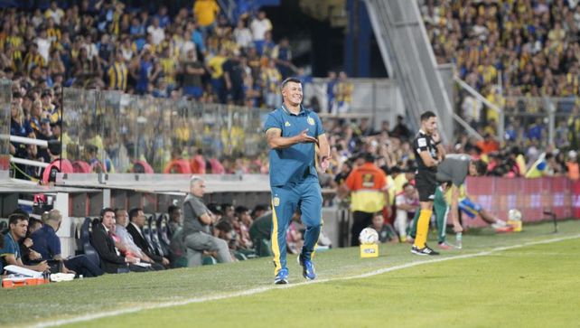 Jorge Almirón fue moldeando un equipo competitivo. Con altibajos, el Canalla pelea en todos los frentes.