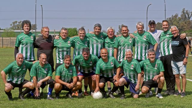 Basualdo junto a sus compañeros de equipo