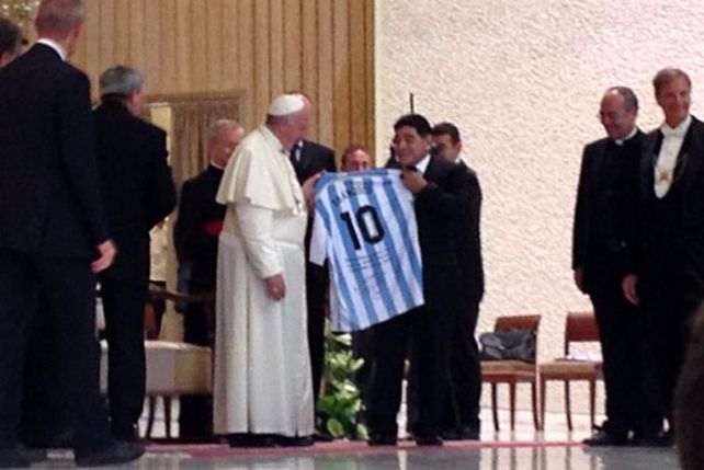 Qué va a decir Maradona del oro, si en el Vaticano no hay oro