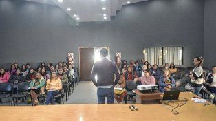 Curso. Debido a la gran convocatoria se decidió organizar cuatro grupos que asistirán a un total de 4 clases cada uno.