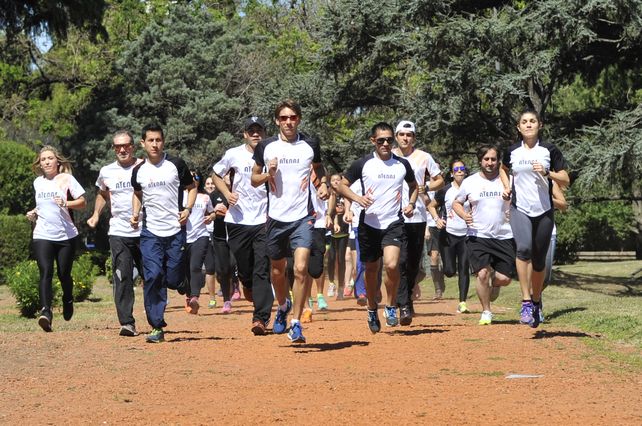 Al trote. La temporada primavera verano es el momento de auge de los grupos de running.