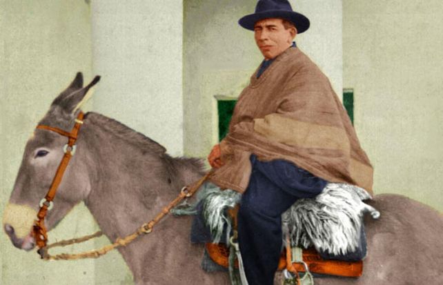 El cura Brochero evangelizó a lomo de mula las sierras de Córdoba.