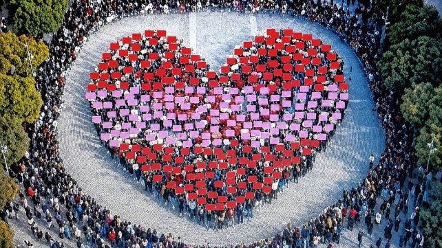 El corazón más grande del mundo será una gigantografía humana que se hará en Bajada Grande