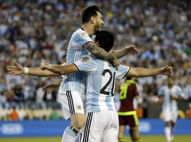 El gol número 54. Messi convirtió de zurda