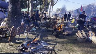 El Séptimo Concurso de Asado a la Estaca de Ybarlucea contó con la participación de más de 50 asadores de la región.