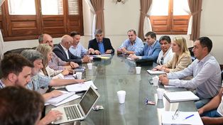 El gobierno provincial coordina acciones con localidades de la costa ante la crisis hídrica.