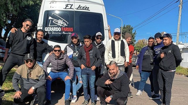 Los músicos de Gerardo Farías en el Cerro de la Gloria. Foto Jona Albornoz