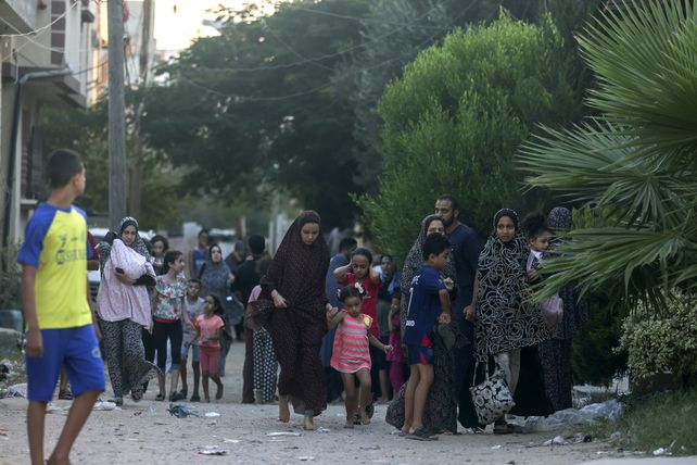 El Ejército israelí aguardaba hoy la decisión política final para lanzar una ofensiva terrestre en el norte de la Franja de Gaza.