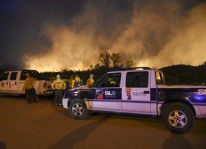 El Zonda y el calor agravan el fuego en San Luis y Mendoza