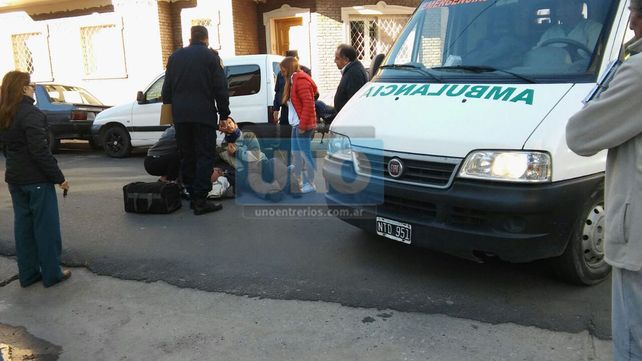 Un hombre fue hospitalizado tras ser chocado por una camioneta