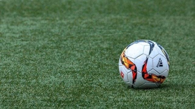 Santa Fe: prohíben ingresar a estadios por 2 años al agresor del árbitro en un partido juvenil