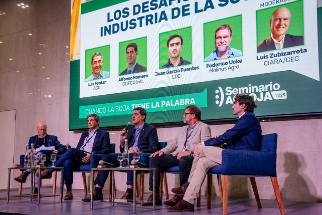 El panel de ejecutivos de la industria aceitera cerró el seminario Acsoja en Rosario.