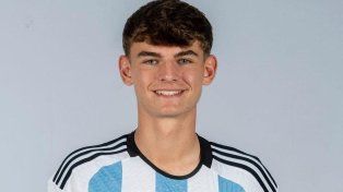 El juvenil Nicolás Paz está por ahora en el Como 1907 de Italia. Su papá, Pablo, jugó en Newells.
