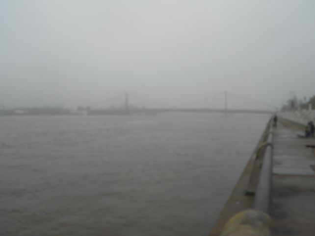 ¿Londres? No. Entre la niebla... el Puente Colgante
