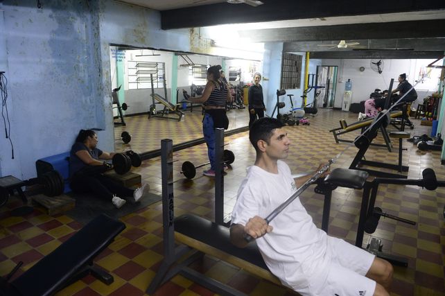 El Ludueña Bochín Club volvió a funcionar con la habilitación del gimnasio a cargo de Yanina González. Vecinos de todas las edades concurren día a día.