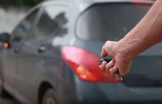 Un hombre fue sancionado con tres años de cárcel por robar con inhibidores de alarmas.