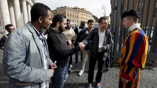 Unos 150 sin techo tuvieron un recorrido privado por el Vaticano