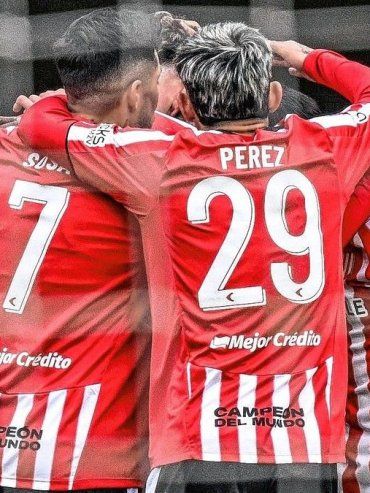 Estudiantes festejó sobre el final y se ilusiona con los playoffs