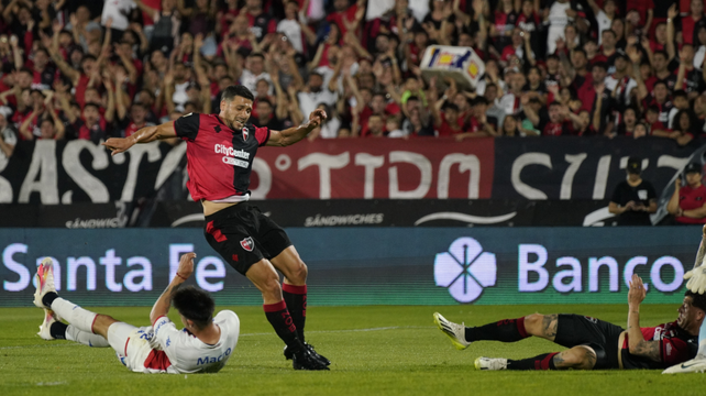 Juanchón García no logra pegarle a la pelota