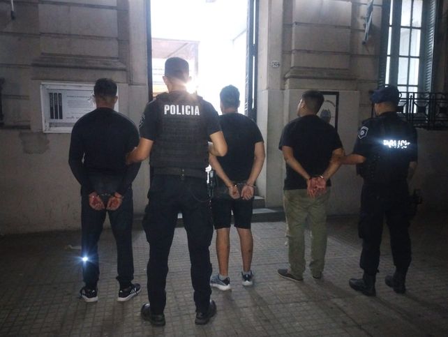 Detuvieron a tres cordobeses que robaron un auto utilizando inhibidores en B° Candioti