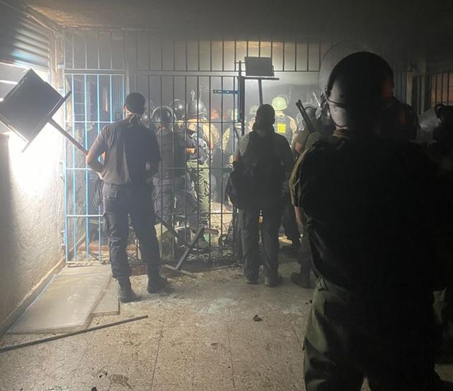 Así fueron la dura irrupción en Las Flores y la negociación que frenó la crisis en Coronda