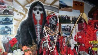 Investigan a la jueza que le dio la custodia de una adolescente a fanáticos de San La Muerte