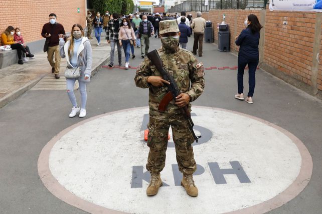 La jornada electoral en Lima. Las mesas fueron custodiadas por personal fuertemente armado.&nbsp;