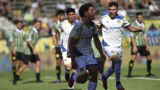 Ignacio Ovando martilló el perfecto centro de Ángel Di María y abrió la cuenta rápido para Central ante Aldosivi.