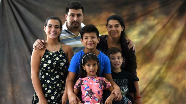 Santino, el pequeño santafesino que le da batalla a un cáncer poco común
