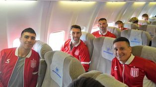 El conjunto de La Plata regresaba a la Argentina luego de la derrota en Ecuador y tuvo un problema en una de las turbinas del avión que los trasladaba