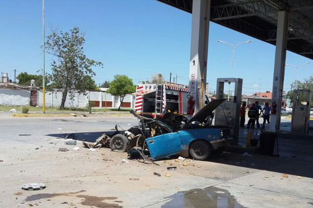 Explotó un auto mientras cargaba GNC: una mujer, en grave estado
