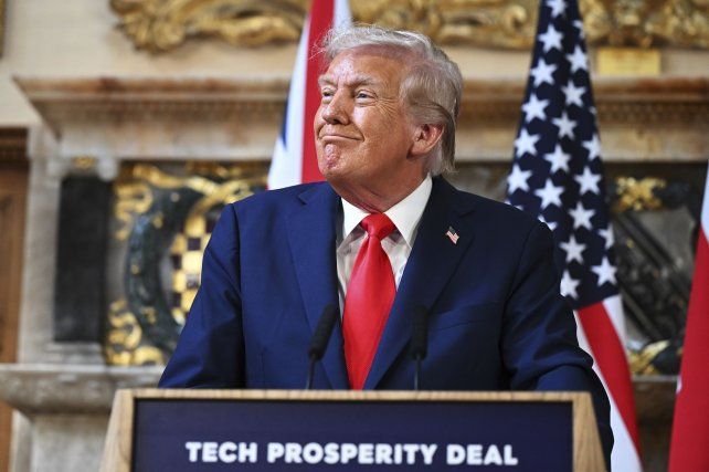 EEUU emitirá pasaportes conmemorativos con la foto de Trump