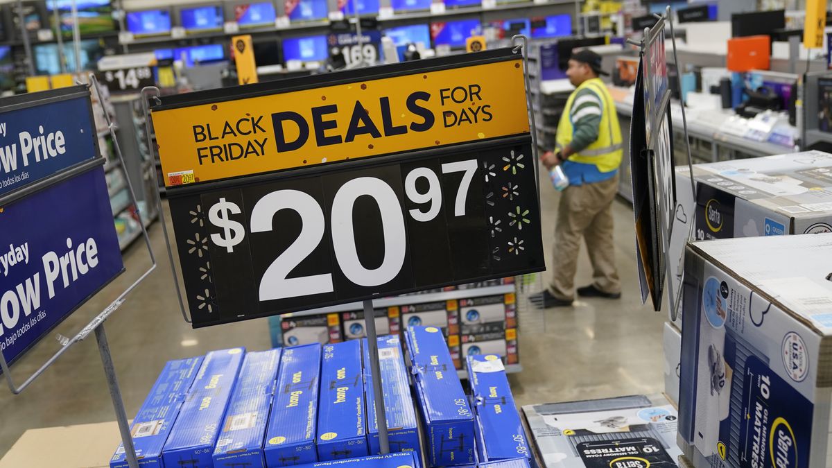 New York celebrates Black Friday in the shadow of inflation