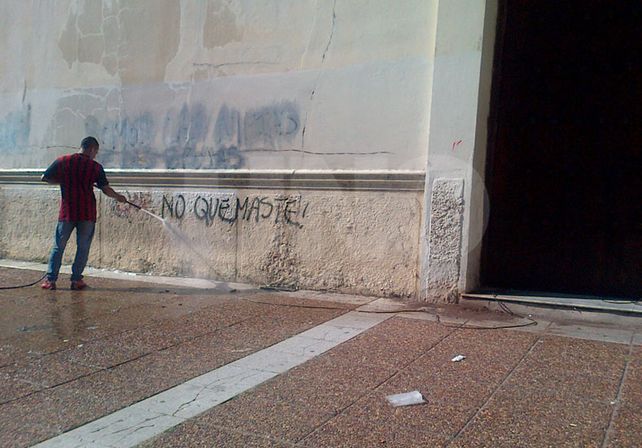 El párroco de la Catedral calificó de incongruentes las pintadas tras la marcha