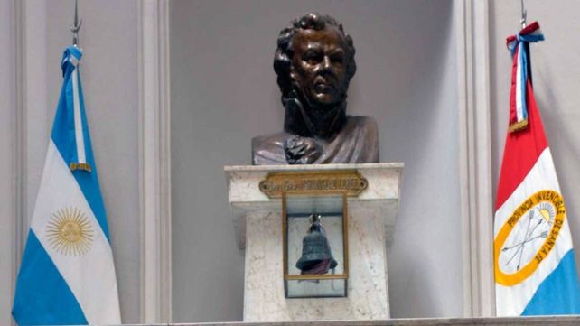 Dentro de la casa de gobierno santafesino el busto de Estanislao López
