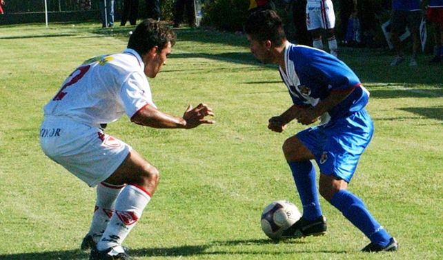 Debutó en Newells, se fue libre, estuvo por dejar el fútbol y alcanzó el éxito en Grecia