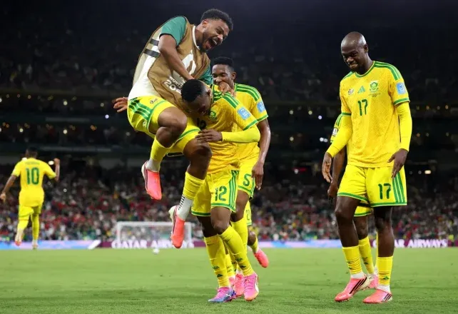 Sudáfrica le ganó 1 a 0 a Corea del Sur con gol de Thapelo Maseko y clasificó.