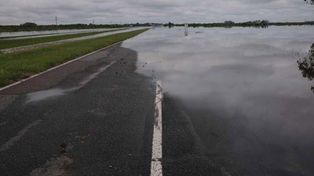 Cortaron la autopista Rosario-Santa Fe por el desborde del arroyo Colastiné en Arocena