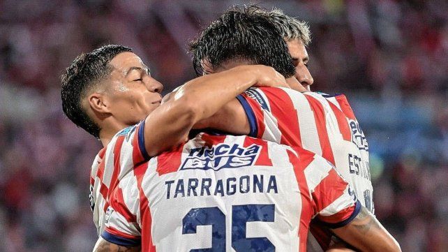 Unión cerró una semana perfecta venciendo a Instituto 2-1.