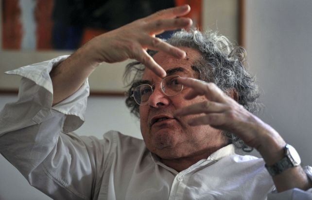 La muerte lo sorprendió a poco de haber publicado la segunda parte de Los diarios de Emilio Renzi.&nbsp;